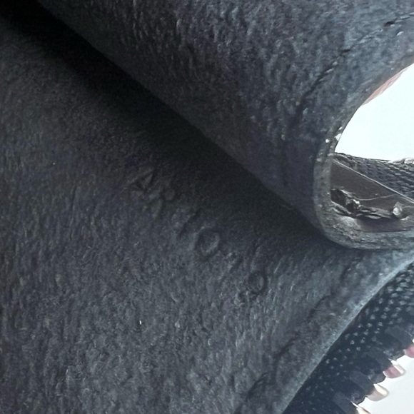 ♥️🌹LOUIS VUITTON POCHETTE EPI BLACK🌹♥️ - Picture 12 of 14